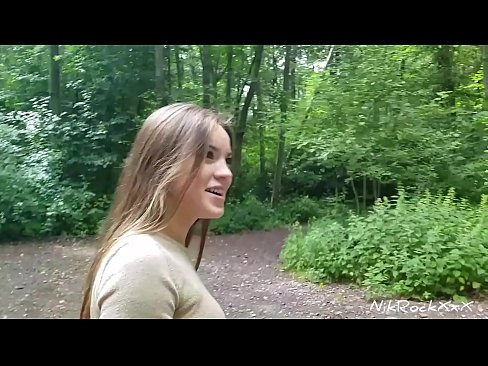 ❤️ Evelinari toki publiko batean izorratzen genuela proposatu nion! Baietz esan zuen. Orduan ipurdian izorratu eta ahoan esperma. Orduan bere burua haserretu zen. ️❌ Sexu bideoa gugan