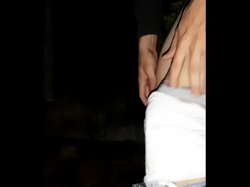 ❤️ Nire bizilagunak nire berrogeiaren hormara salto egin zuen ️❌ Sexu bideoa gugan