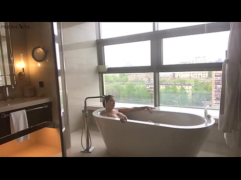 ❤️ Babe izugarria Sutsuki jertzen da bere pussy off bainugelan ️❌ Sexu bideoa gugan