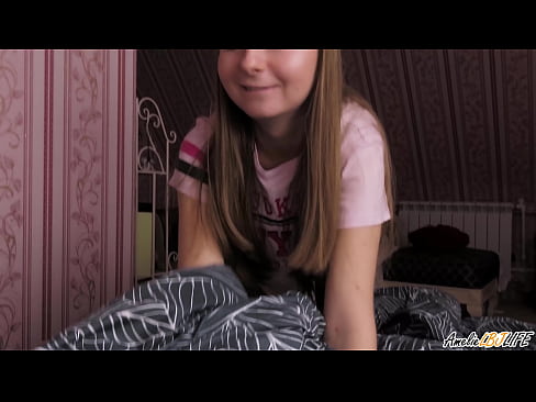 ❤️ Blondie-k bere BFF-ren sakon zurrupatzen du eta esperma jasotzen du ahoan ️❌ Sexu bideoa gugan