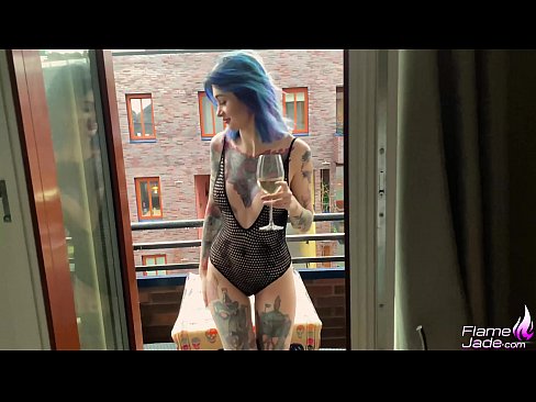 ❤️ Neska Ikaragarria trago batez zurrupatzen eta zeru zabalean sutsuki izorratzen ️❌ Sexu bideoa gugan