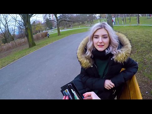 ❤️ Ezezagun baten esperma beroa irensten du diruaren truke - Eva Elfie-k parkean putz egin du ️❌ Sexu bideoa gugan